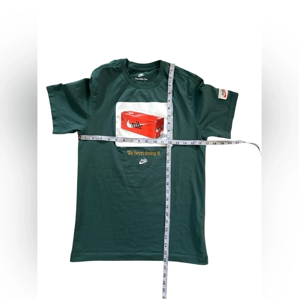 Nike We Been Doing It Shoe Box Graphic T-shirt Men Small Green
